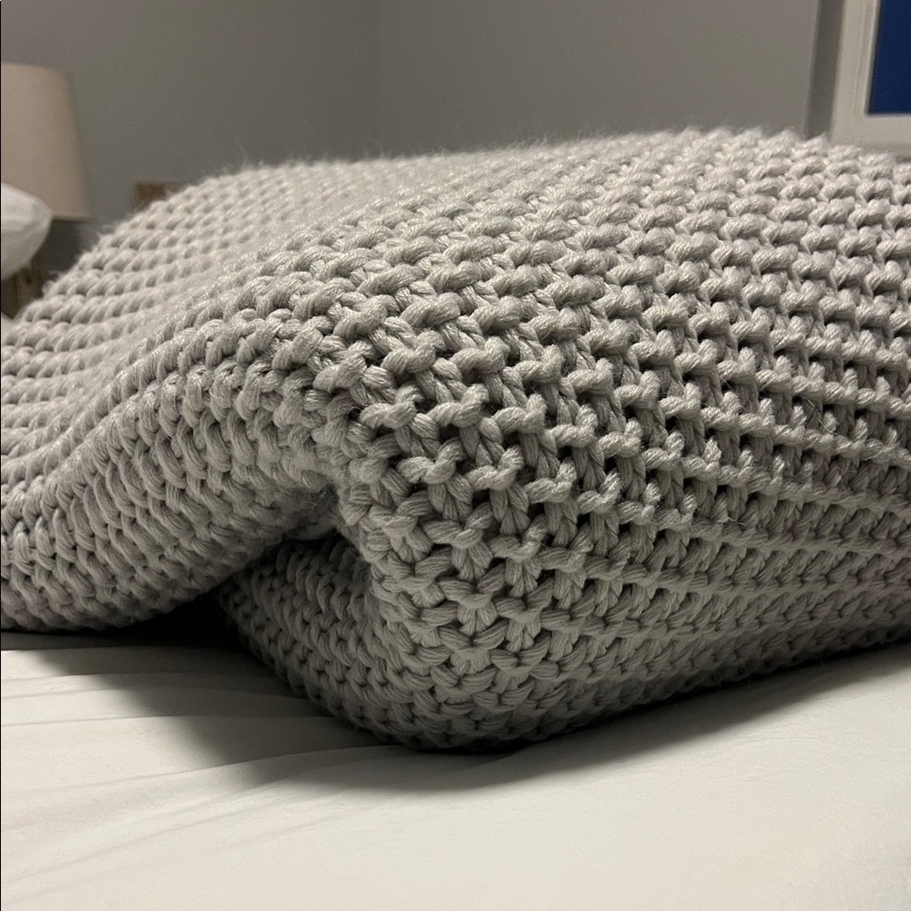 Casaluna Light Gray Throw / Blanket